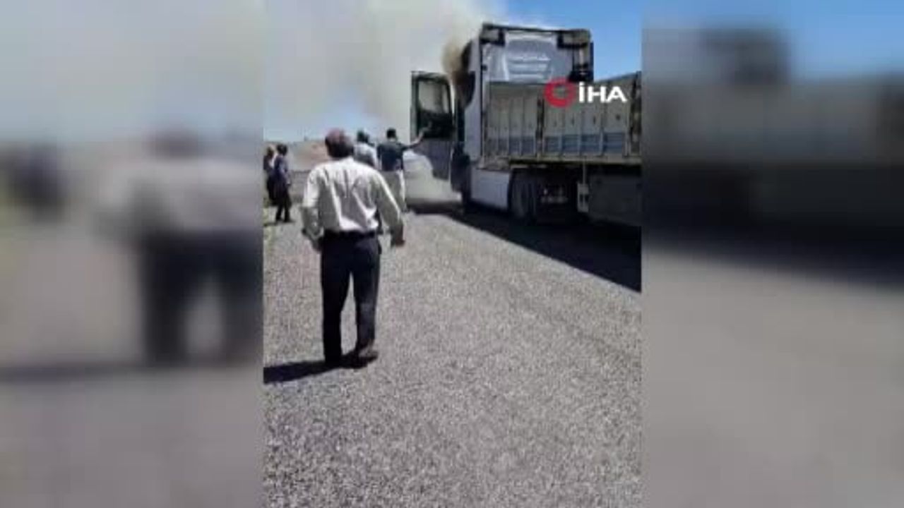 Ankara’da seyir halindeki tır alev aldı