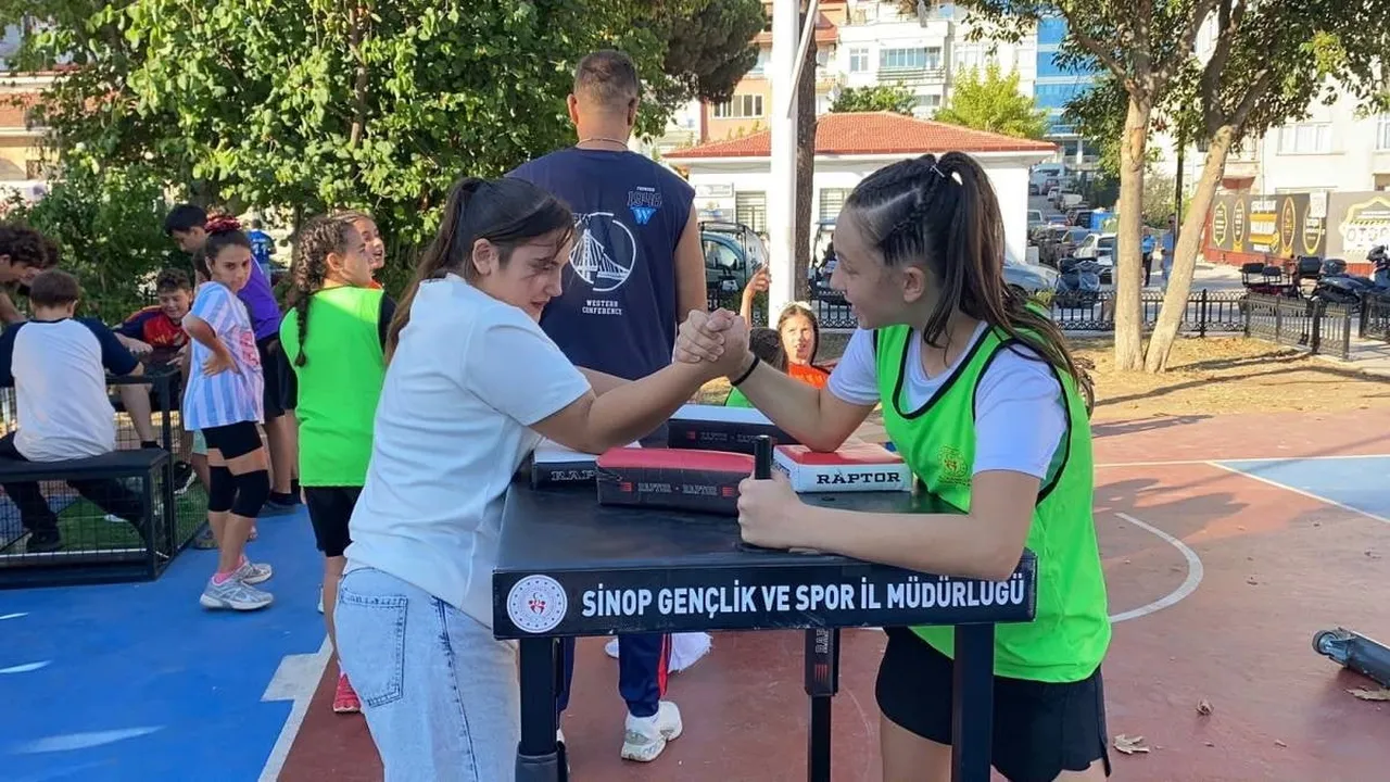 SİNOP’TA GENÇLİK HAFTASI ETKİNLİKLERİ KAPSAMINDA GENÇLİK VE SPOR FESTİVALİ DÜZENLENDİ.