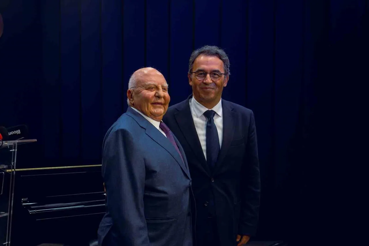 ARKAS HOLDİNG YÖNETİM KURULU BAŞKANI LUCİEN ARKAS (SOLDA) VE İŞ BANKASI GENEL MÜDÜR YARDIMCISI...