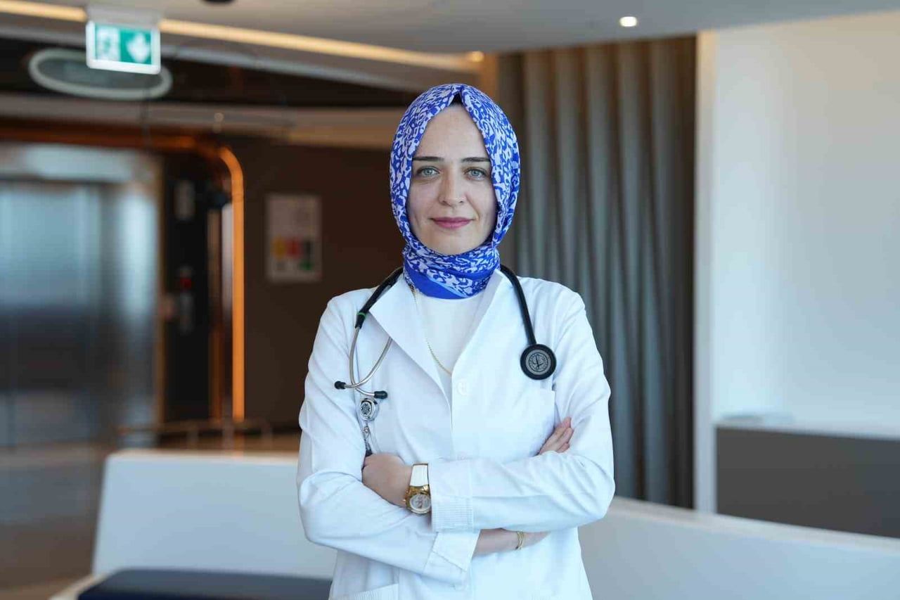 İÇ HASTALIKLARI UZMANI DOÇ. DR. ESRA ÇOKİÇLİ