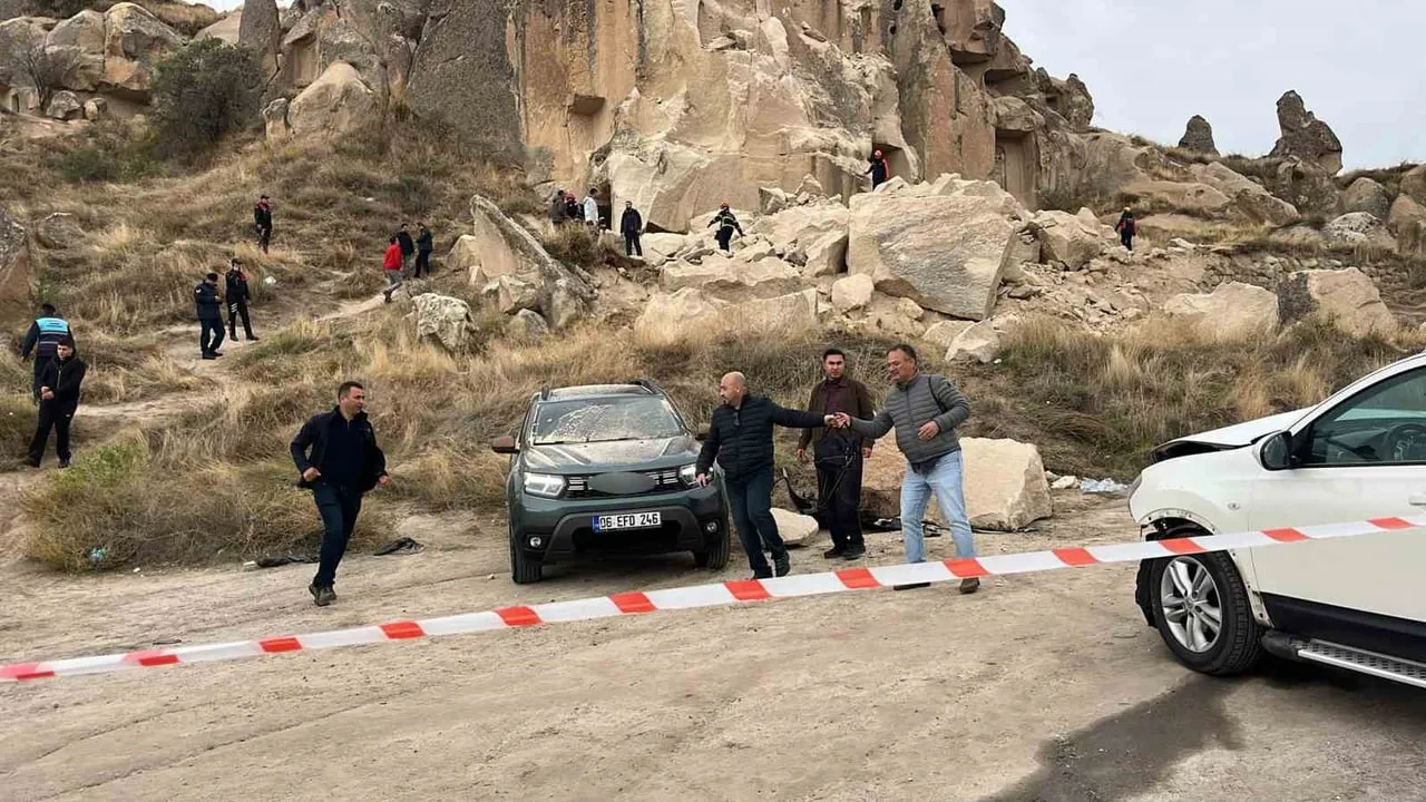 NEVŞEHİR'İN GÖREME BELDESİNDE PERİBACASI ÇÖKTÜ. İLK BİLGİLERE GÖRE ÖLÜ VE YARALILARIN OLDUĞU...