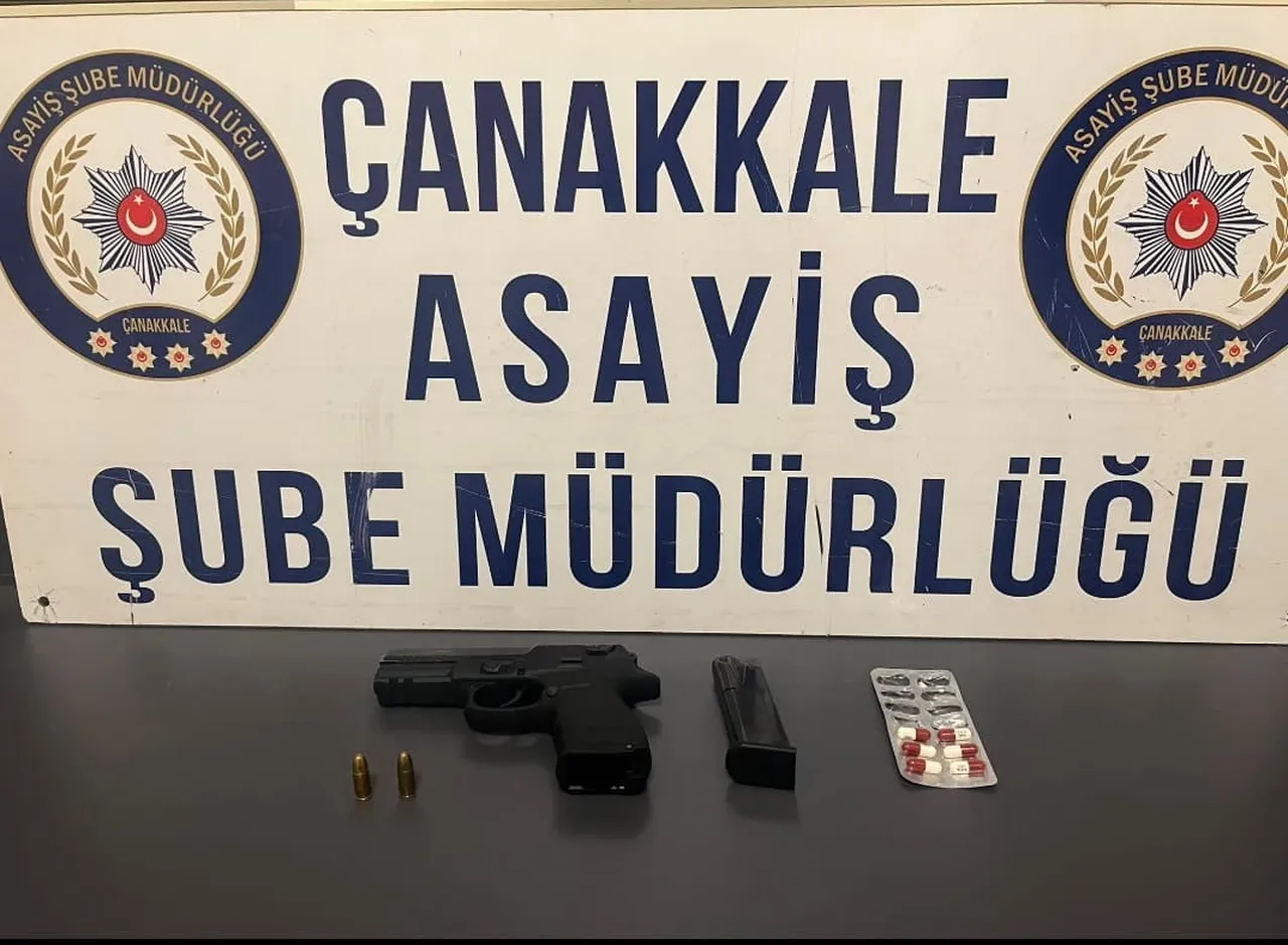 ÇANAKKALE'DE EMNİYET EKİPLERİNCE GERÇEKLEŞTİRİLEN HUZUR UYGULAMALARINDA ÇEŞİTLİ SUÇLARDAN ARANAN 8...