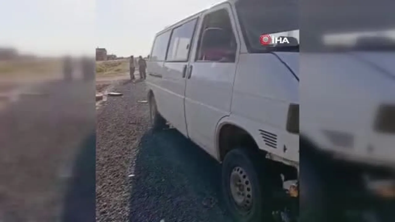 Aksaray'da minibüs 3 tekerli mopede çarptı: 3’ü çocuk 5 yaralı