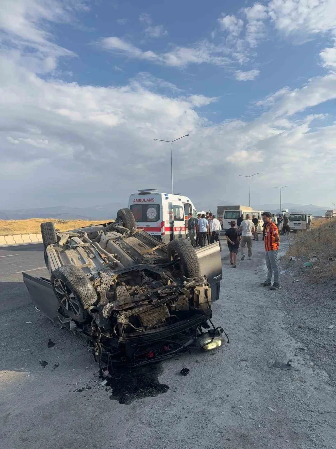 BİTLİS’İN TATVAN İLÇESİNDE MEYDANA GELEN ZİNCİRLEME TRAFİK KAZASINDA 1 KİŞİ YARALAND