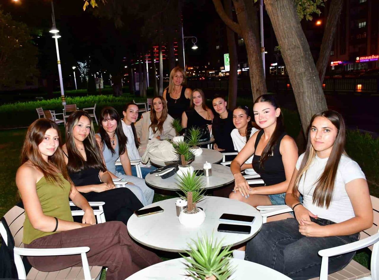 YUNUSEMRE BELEDİYESPOR, KADINLAR VOLEYBOL 2. LİG'DE HEDEFİNİ BÜYÜTTÜ. GENÇ VE TECRÜBELİ İSİMLERDEN...