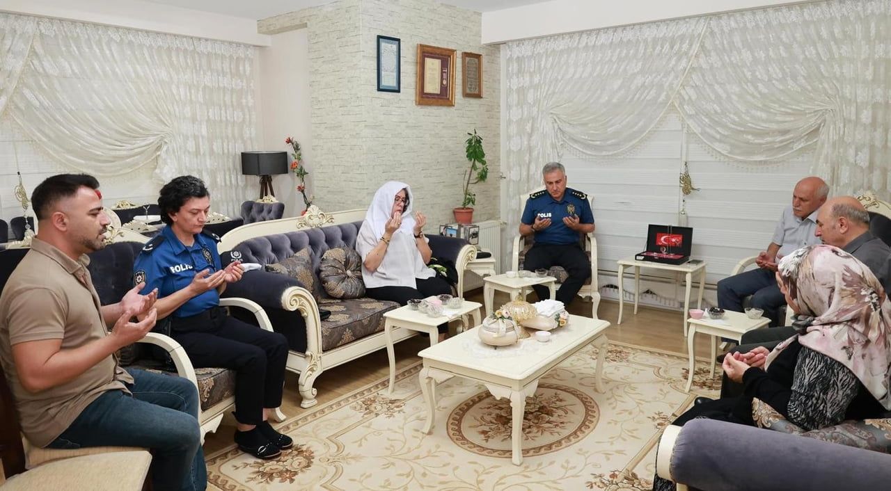 MERSİN İL EMNİYET MÜDÜRÜ FAHRİ AKTAŞ VE EŞİ NURAY AKTAŞ, 2016 YILINDA ŞIRNAK’IN İDİL İLÇESİNDE...