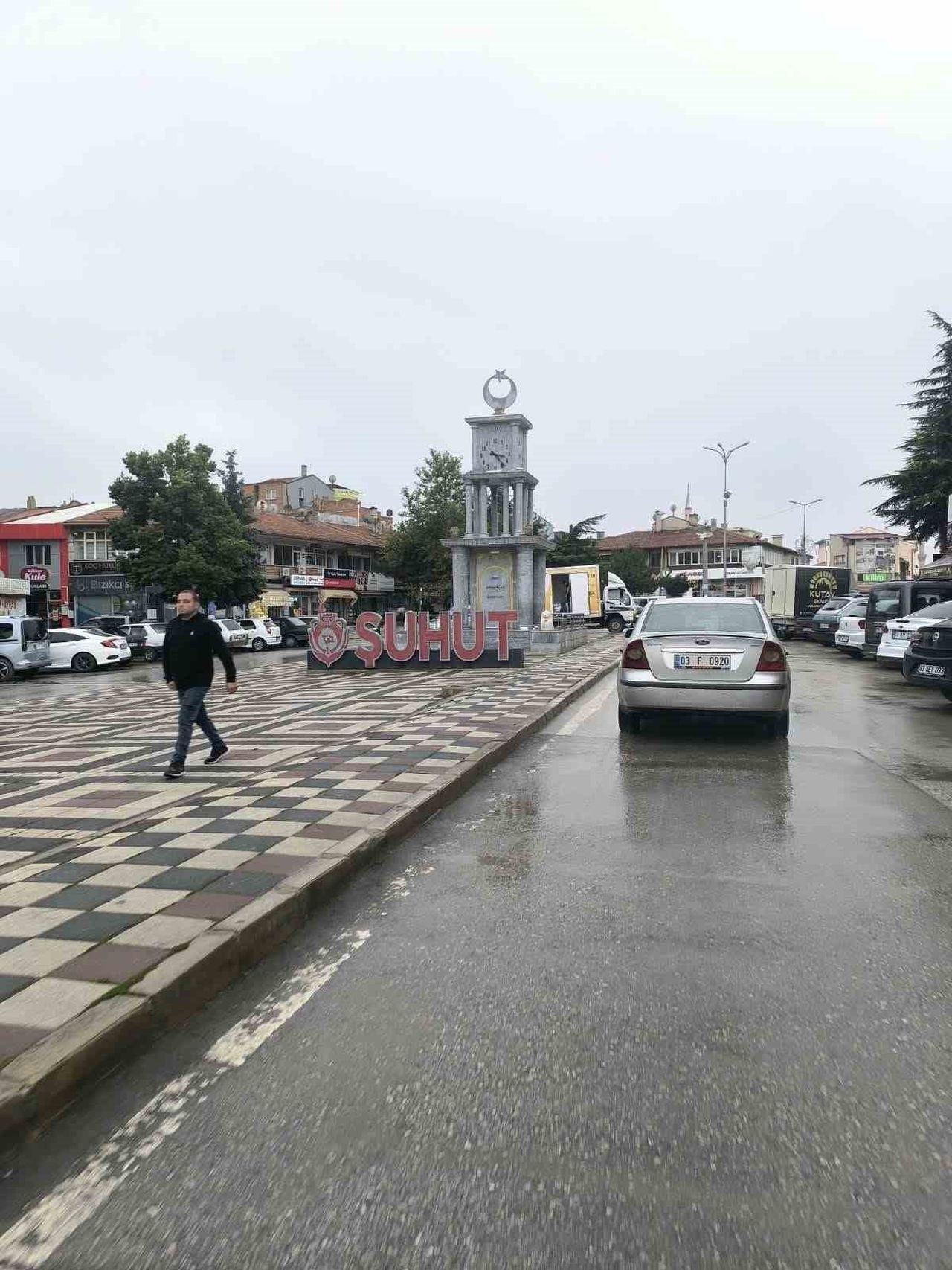 AFYONKARAHİSAR’IN ŞUHUT İLÇESİNDE YAĞIŞLI HAVA ETKİLİ OLURKEN, YAĞIŞLA BİRLİKTE HAVA SICAKLIKLARI...