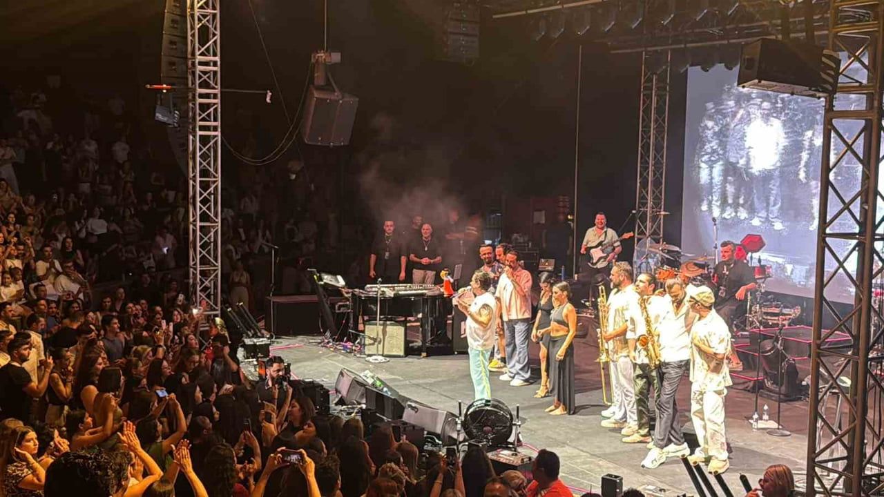 TÜRK POP MÜZİĞİNİN SEVİLEN İSİMLERİNDEN KENAN DOĞULU, MARMARİS AMFİTEATR'DA VERDİĞİ KONSERLE...