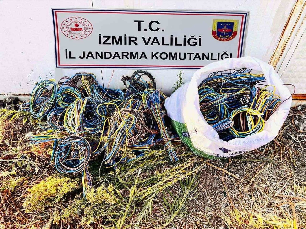 ELE GEÇİRİLEN KABLOLAR