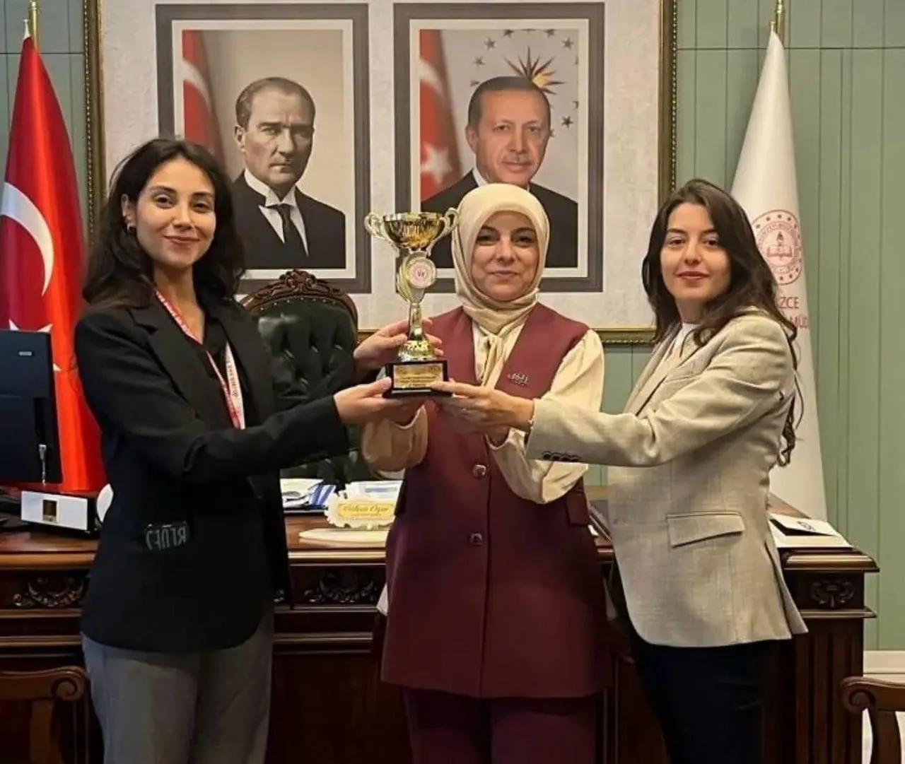KAMU SPOR OYUNLARI KAPSAMINDA DÜZENLENEN MASA TENİSİ MÜSABAKALARINDA İL BİRİNCİLİĞİNİ KAZANAN...