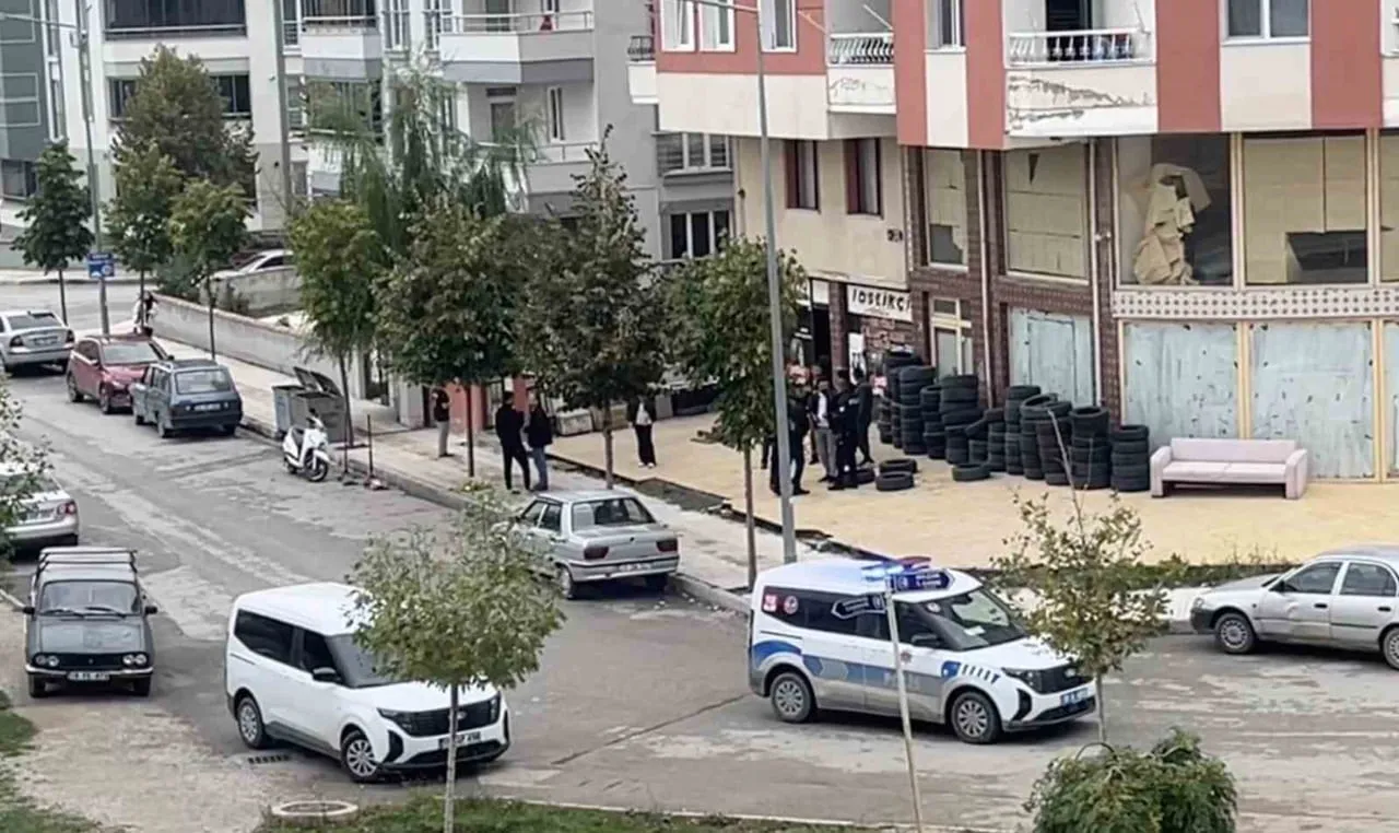 ÇORUM’DA OTO LASTİK TAMİRHANESİNE SİLAHLI SALDIRIDA EKİPLER MÜDAHALEDE BULUNDU
