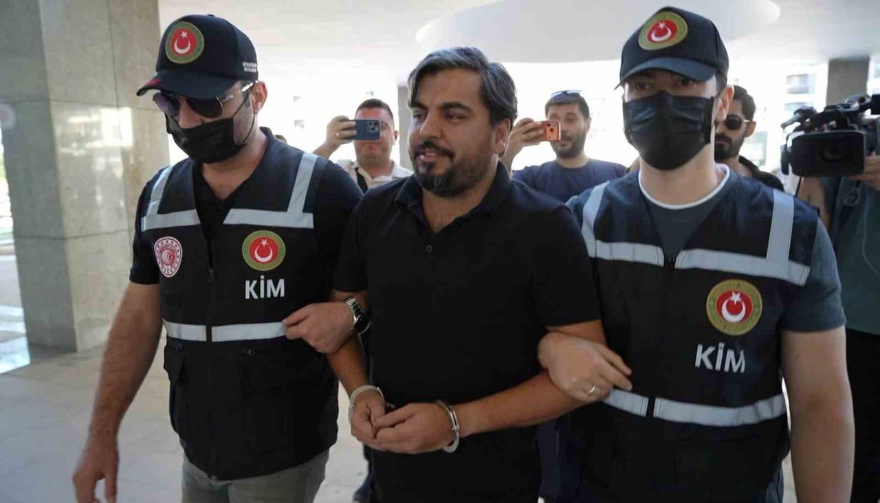 YURT DIŞINA ÇIKIŞ YASAĞI BULUNAN ARİF KOCABIYIK, BULGARİSTAN’A GİDEN TIRIN DORSESİNİN ALTINDA...