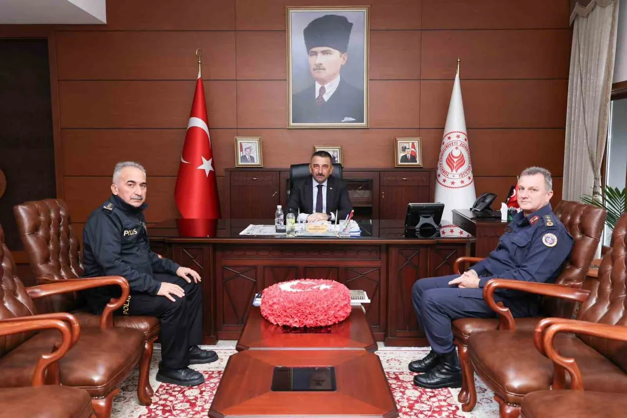 ZONGULDAK’TA VALİ OSMAN HACIBEKTAŞOĞLU BAŞKANLIĞINDA "ASAYİŞ VE GÜVENLİK TOPLANTISI"...