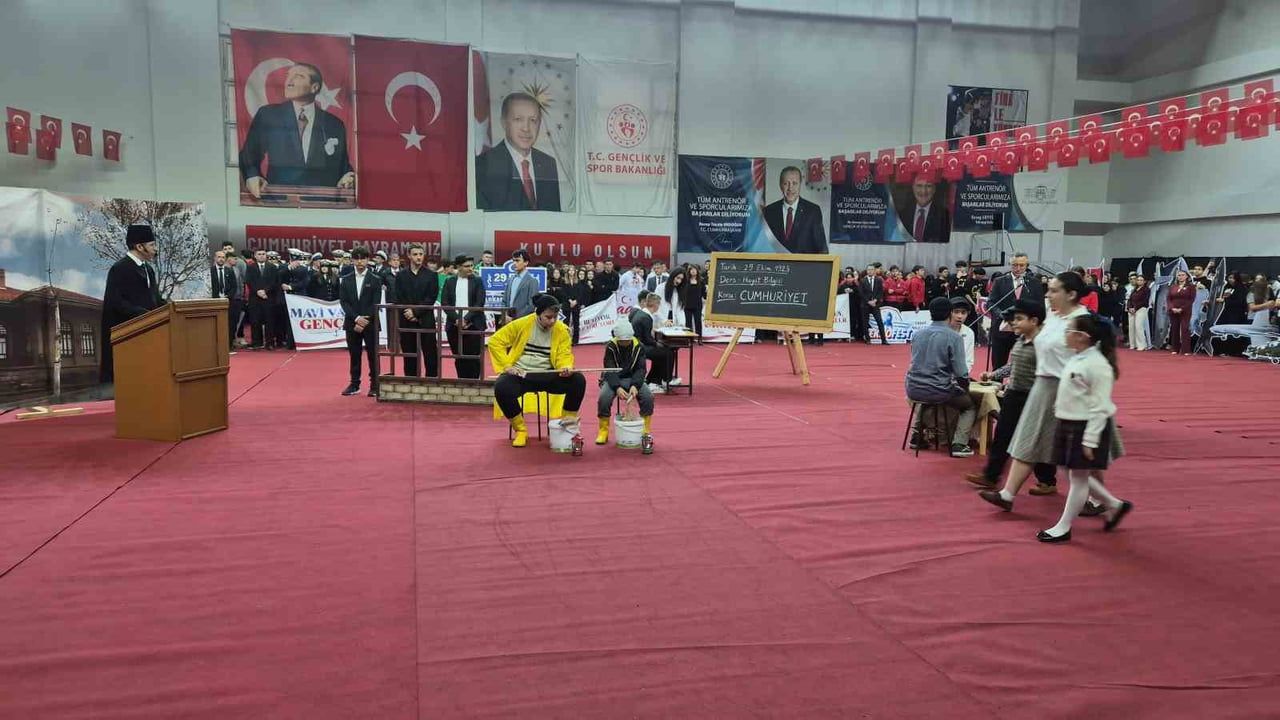 TEKİRDAĞ’IN SÜLEYMANPAŞA İLÇESİNDE 29 EKİM CUMHURİYET BAYRAMI DOLAYISIYLA DÜZENLENEN KUTLAMA...