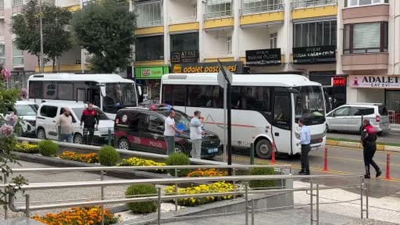 İnternetten araç satmak isteyenleri "güvenli ödeme" tuzağıyla dolandıran şahıslara operasyon: 18...