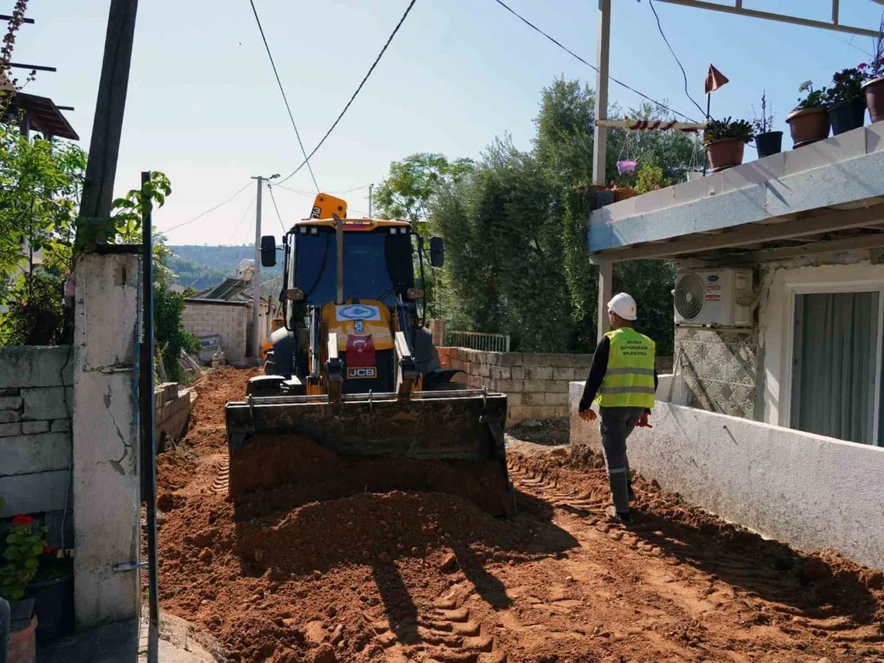 MİLAS KÜÇÜKDİBEKDERE’DE 5 BİN 500 METRELİK ALTYAPI YATIRIMI