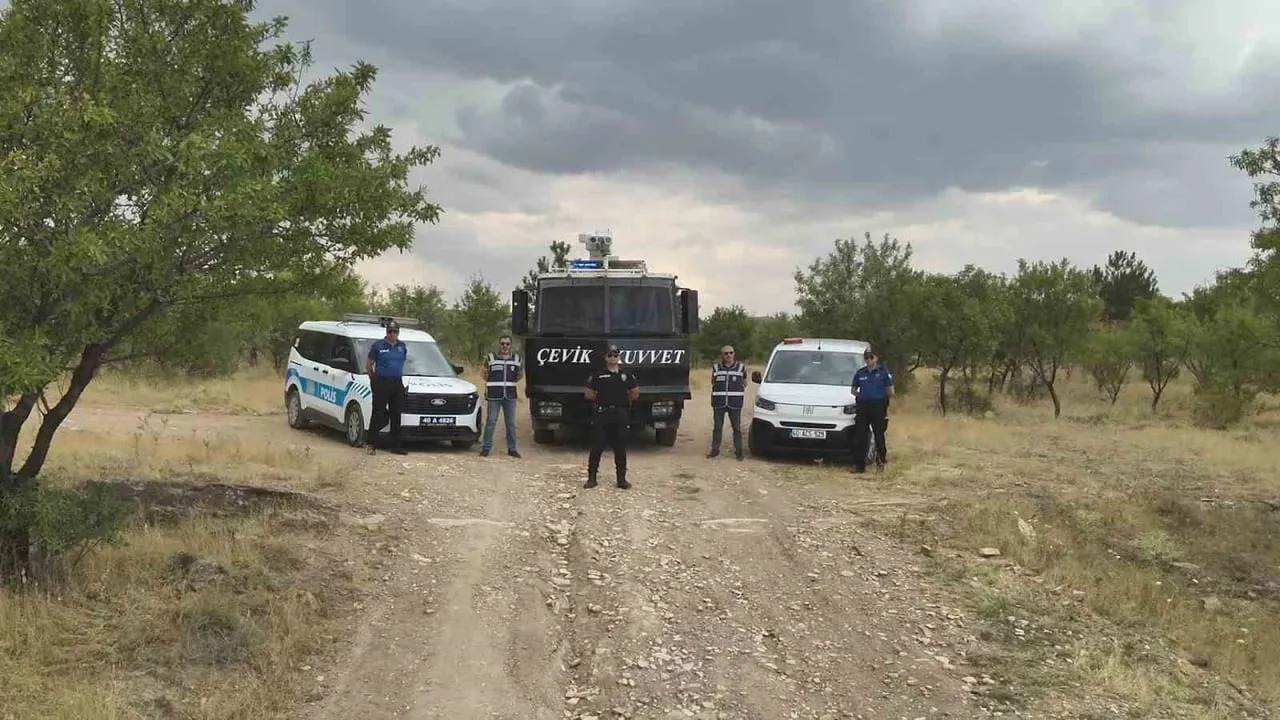 EMNİYET MÜDÜRLÜĞÜ EKİPLERİ, YAZ AYLARINDA ARTAN ORMAN YANGINI RİSKİNE KARŞI ORMANLIK ALANLARDAKİ...