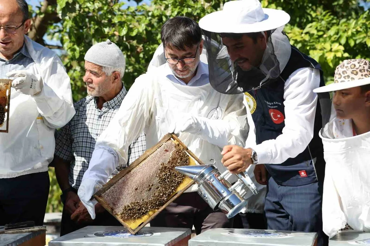 BURSA BÜYÜKŞEHİR BELEDİYESİ, KIRSAL KALKINMAYI ÖNCELEYEN ÇALIŞMALAR KAPSAMINDA KOVAN DESTEĞİ...