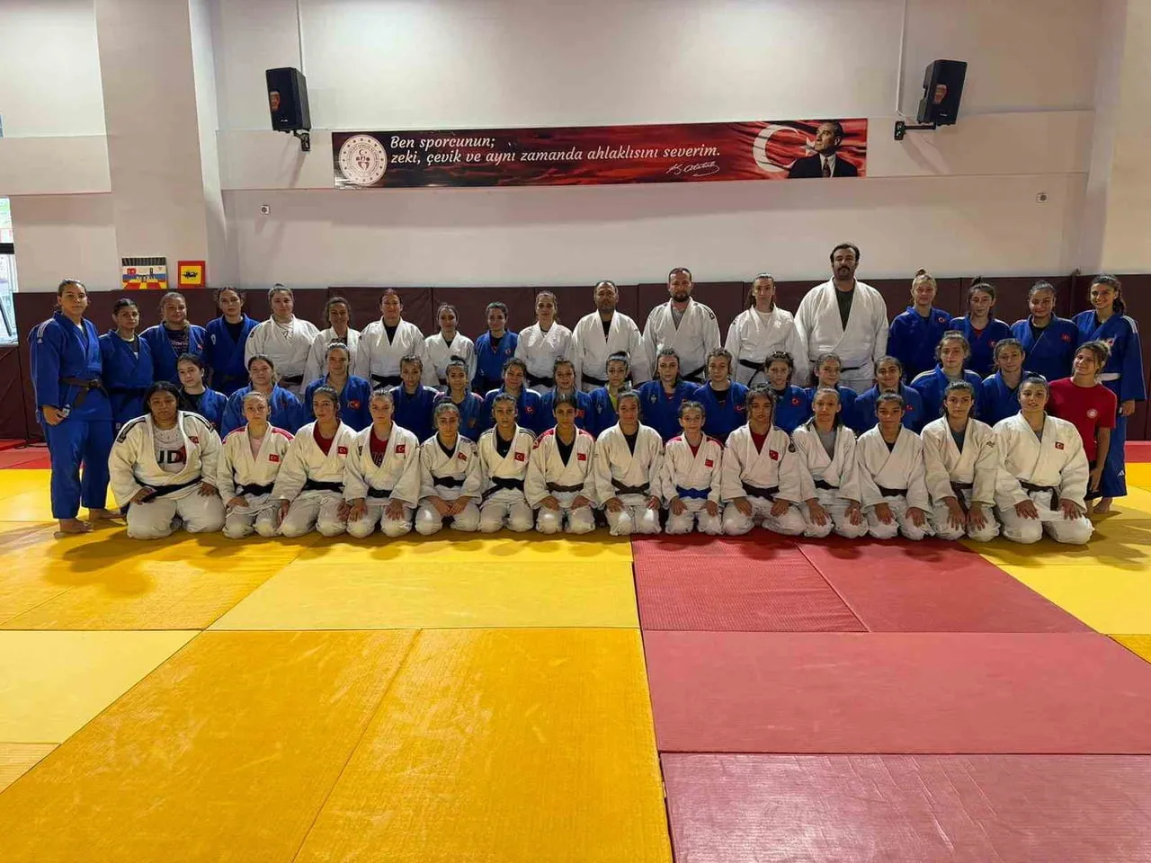 TÜRKİYE’NİN FARKLI İLLERİNDEN GELEN YAKLAŞIK 45 SPORCUDAN OLUŞAN YILDIZ KADIN JUDO MİLLİ TAKIMI...