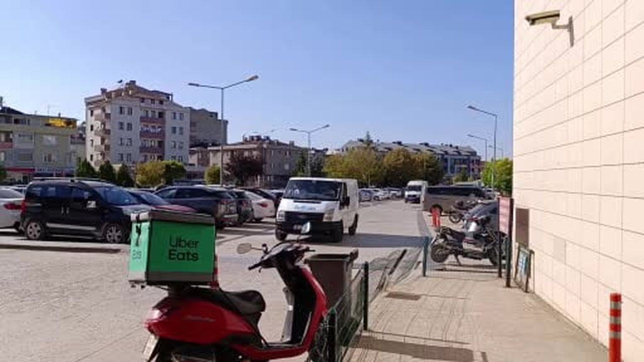 Başı makineye sıkışan işçi kaldırıldığı hastanede hayatını kaybetti