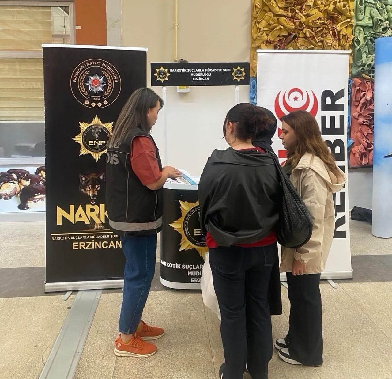 EMNİYETTEN UYUŞTURUCUYA KARŞI FARKINDALIK ÇALIŞMASI