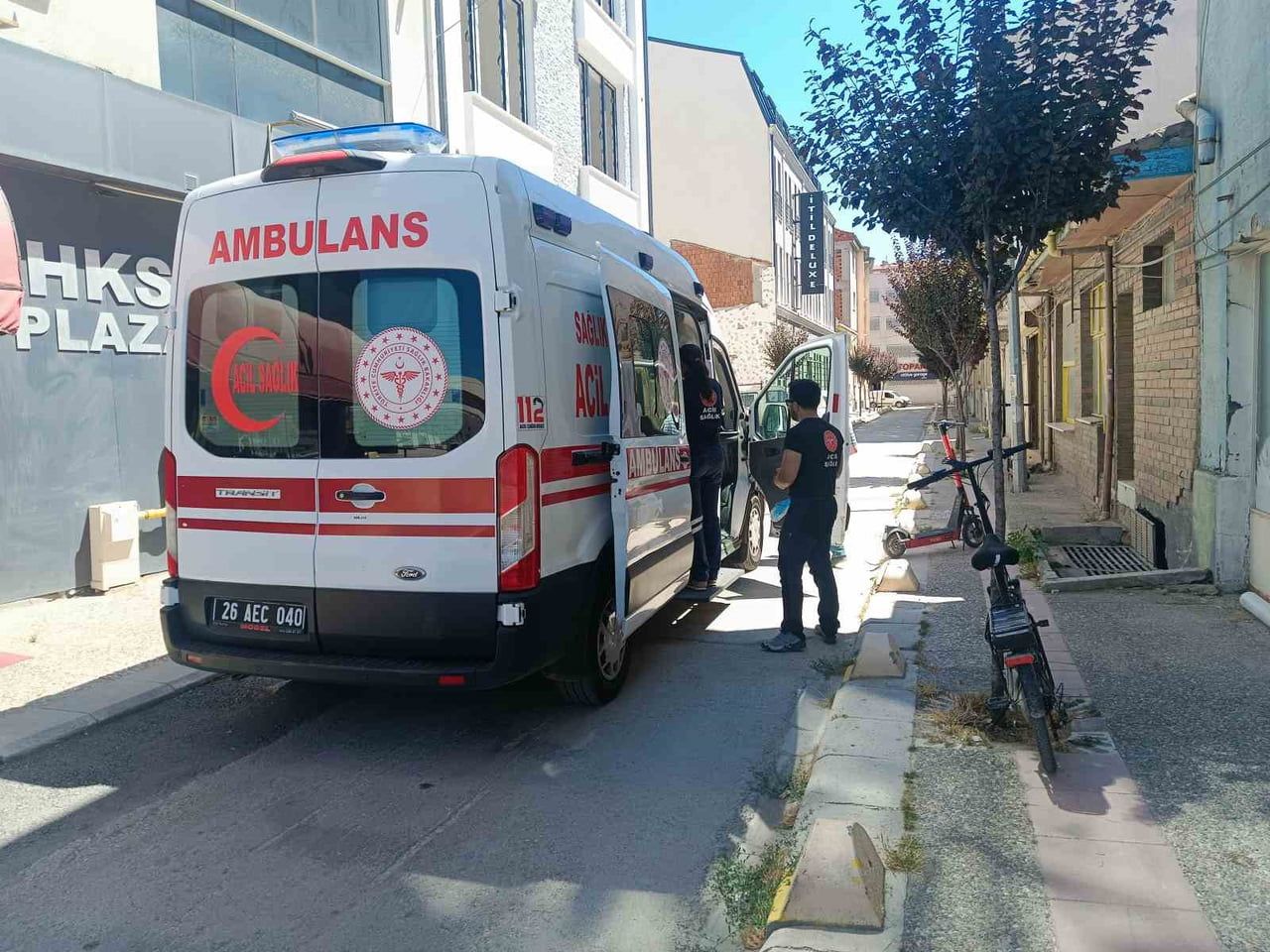 ESKİŞEHİR'DE BİR ŞAHSIN EVİNDE ÖLÜ BULUNMASI ÜZERİNE OLAY YERİNE GELEN BELEDİYE TABİBİ ÖLEN...
