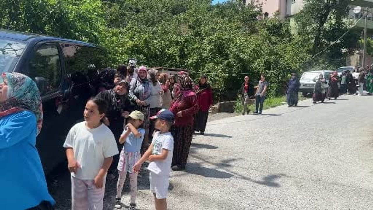 Alaplı'da asırlık düğün geleneği: Kadınlar davul zurna eşliğinde karşılanıyor