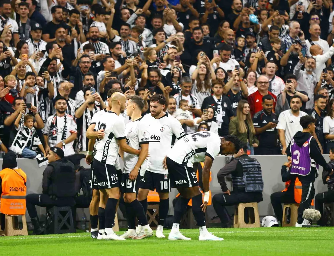 SÜPER LİG’İN 7. HAFTASINDA SAHASINDA KOCAELİSPOR’U 2-1 MAĞLUP EDEN BEŞİKTAŞ, BU SEZON AVRUPA LİGİ...