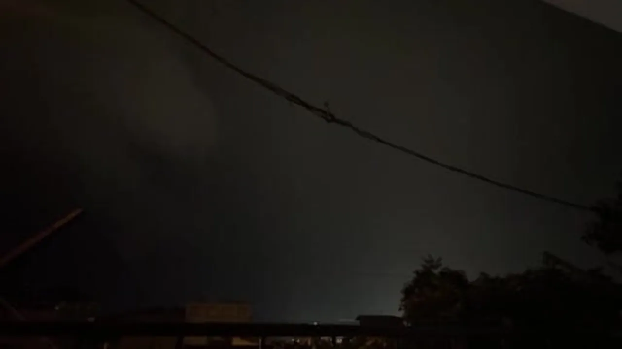 Samsun’da şimşekler geceyi gündüze çevirdi