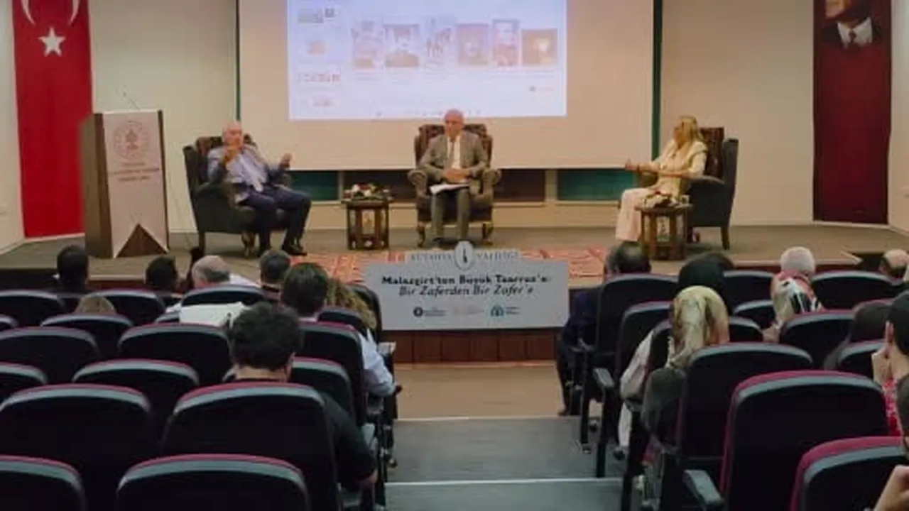 Kütahya’da "Malazgirt’ten Büyük Taarruz’a: Bir Zaferden Bir Zafer’e" konferansı...