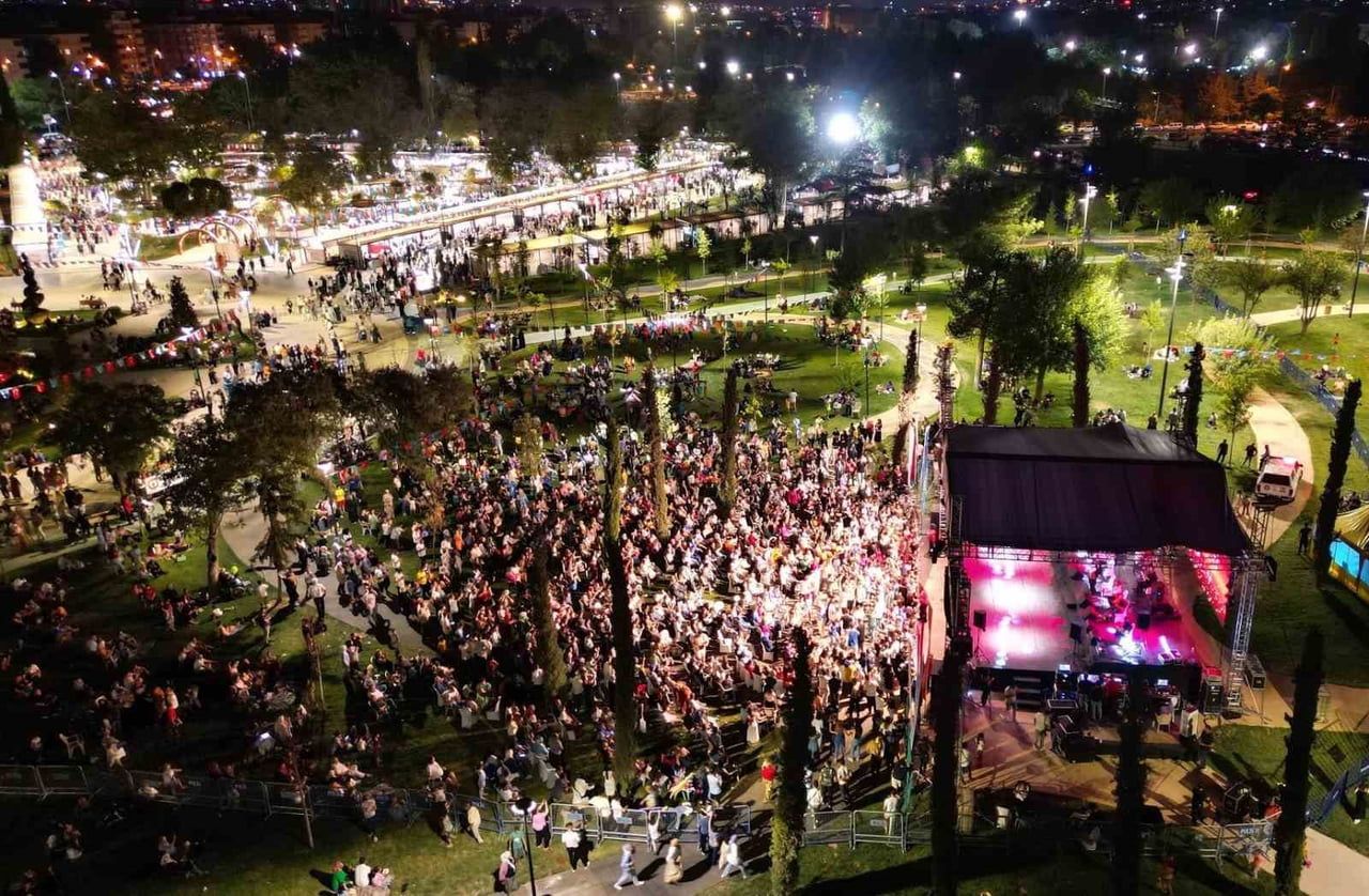 GAZİANTEP BÜYÜKŞEHİR BELEDİYESİ TARAFINDAN GELENEKSEL OLARAK DÜZENLENEN VE BU YIL 10'UNCUSU...