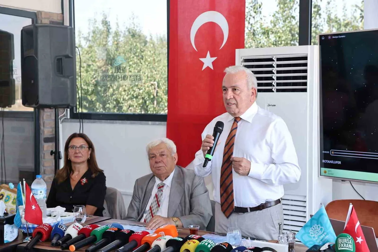 NİLÜFER BELEDİYE BAŞKANI ŞADİ ÖZDEMİR, BASIN MENSUPLARIYLA BİR ARAYA GELDİĞİ TOPLANTIDA BATI...