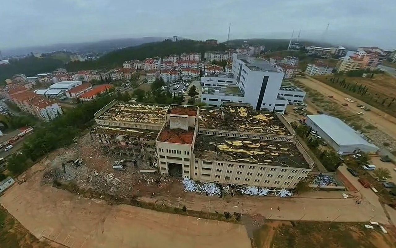 BOYABAT İLÇESİNDE, YENİ HİZMET BİNASININ FAALİYETE GEÇMESİNİN ARDINDAN KULLANILMAYAN ESKİ HASTANE...