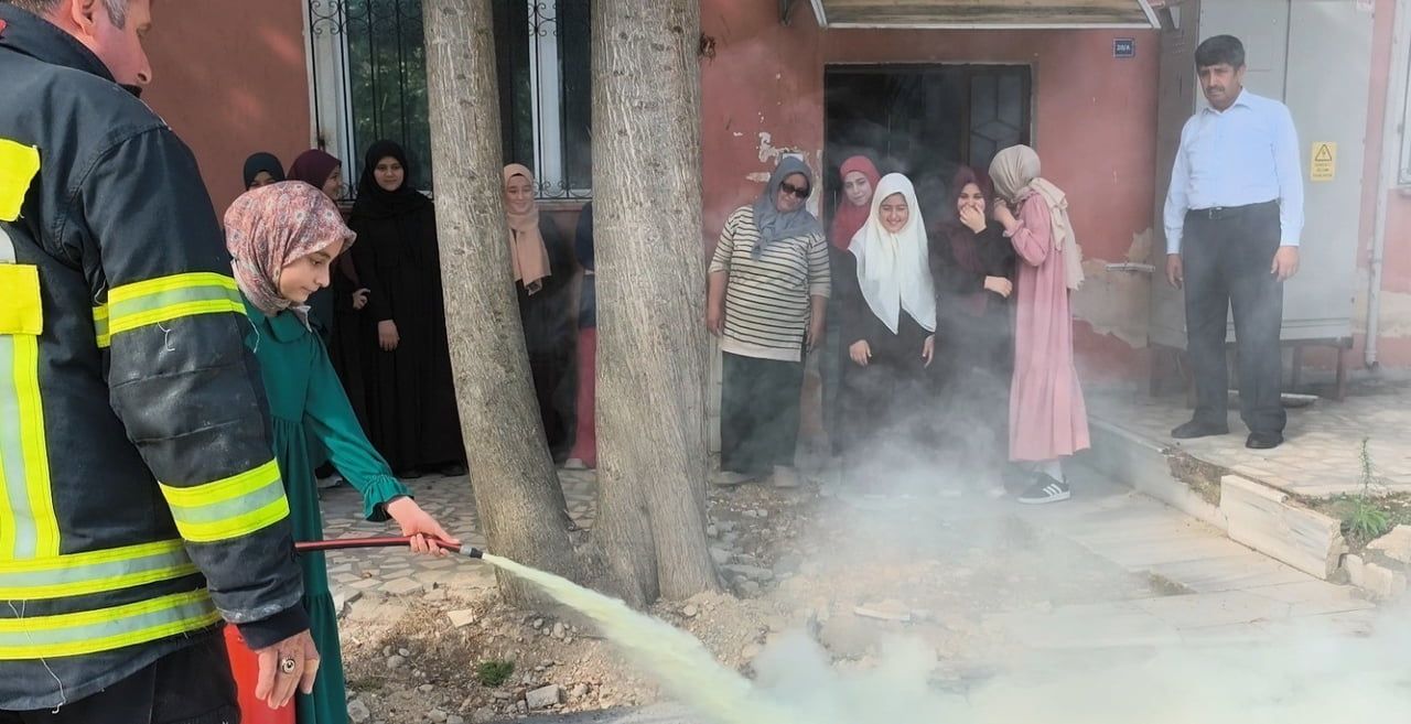 MERSİN’İN ANAMUR İLÇESİNDE MESCİD-İ AKSA KIZ KUR’AN KURSUNDA ÖĞRENCİ VE PERSONELE YÖNELİK YANGIN...