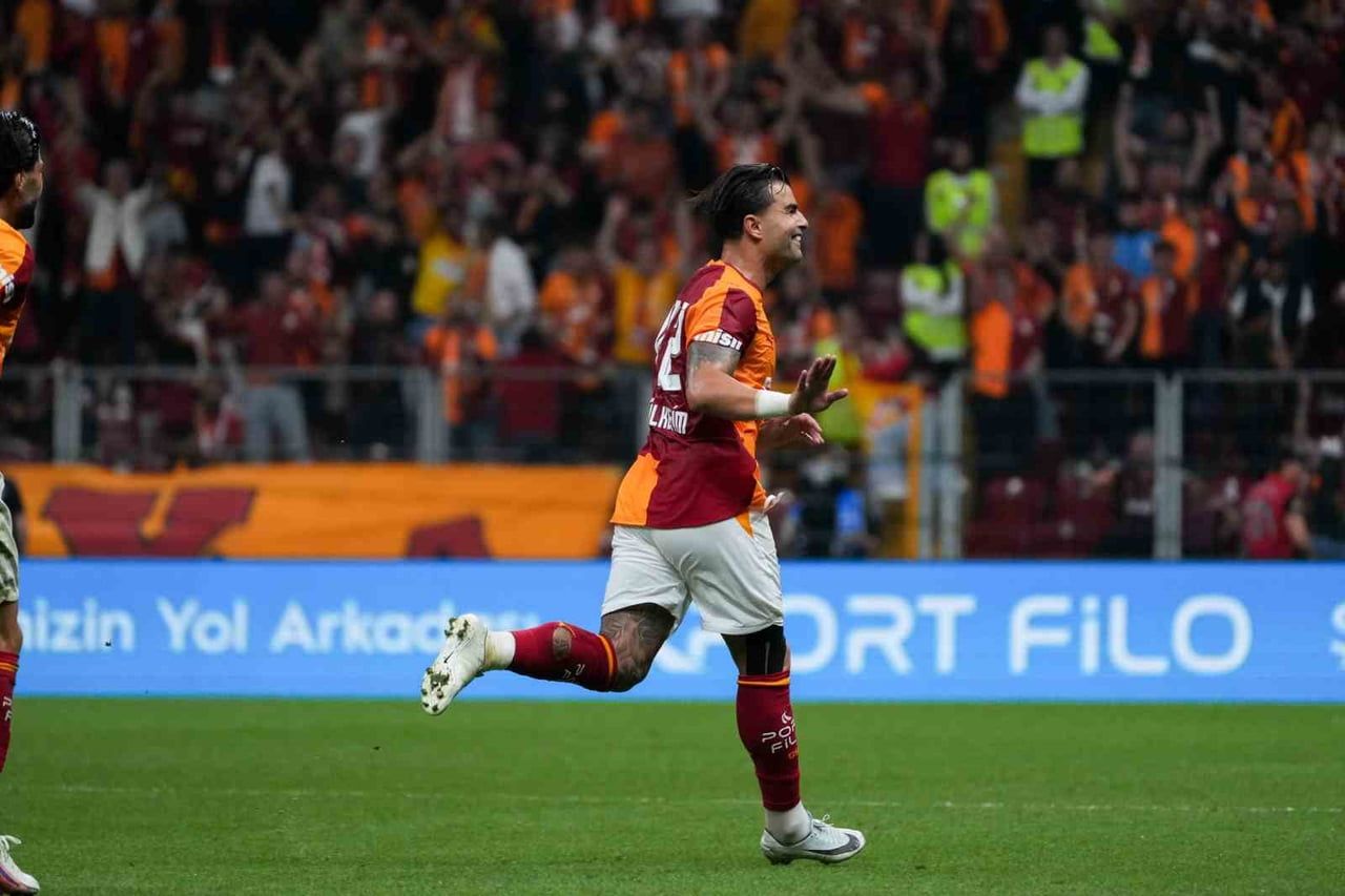 GALATASARAYLI FUTBOLCU ABDÜLKERİM BARDAKCI, KOCAELİSPOR MAÇIYLA BU SEZON İLK GOL SEVİNCİNİ...