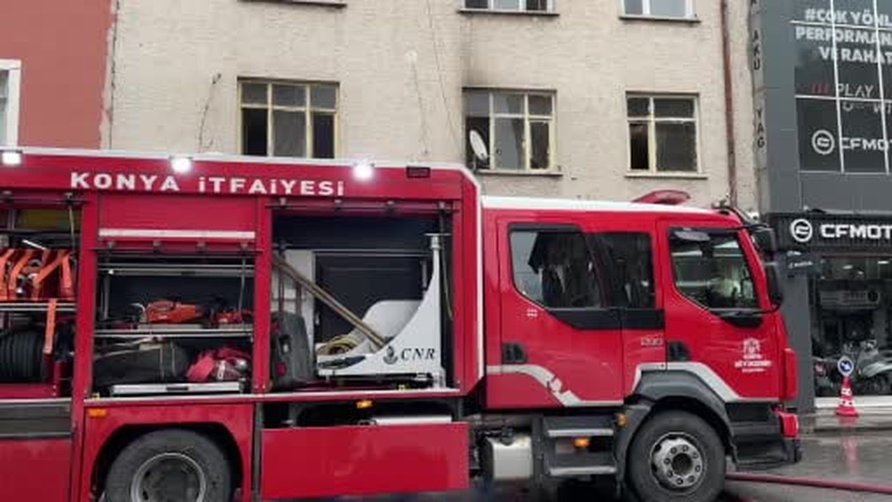 Konya'da apartmanın birinci katında çıkan yangın korkuttu