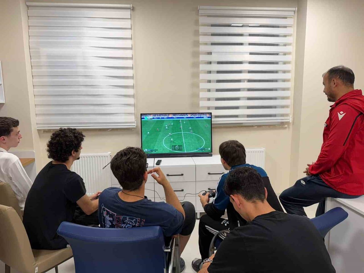 AMATÖR SPOR HAFTASI ETKİNLİKLERİ KAPSAMINDA AKÇAKOCA ERKEK ÖĞRENCİ YURDU’NDA KALAN ÜNİVERSİTE...