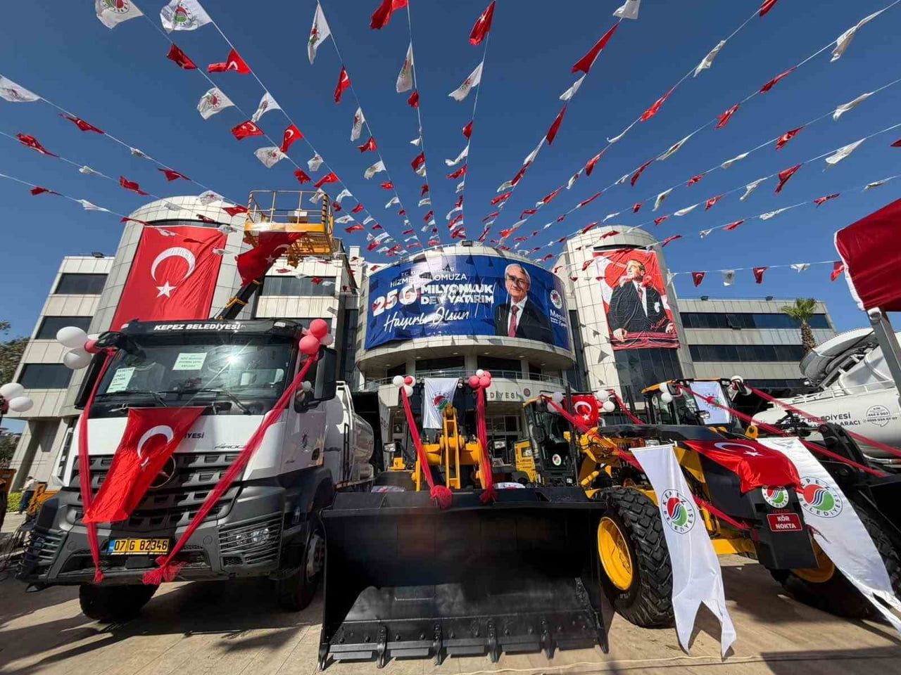 KEPEZ BELEDİYESİ’NİN 250 MİLYONLUK LİRALIK ARAÇ VE İŞ MAKİNESİ YATIRIMI KAPSAMINDA HİZMETE ALINAN...