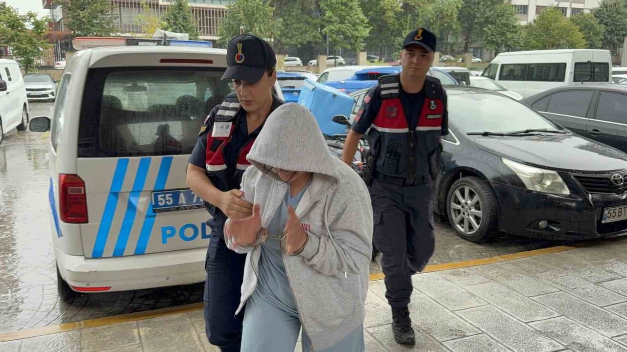 SAMSUN’UN TEKKEKÖY İLÇESİNDE 16 AYRI SUÇTAN ARANMASI BULUNAN M.K. ADLI KADIN, JANDARMANIN YOL...