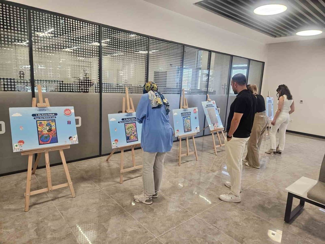OEDAŞ ÇOCUKLARIN ENERJİ TASARRUFU TEMALI ESERLERİNİ SERGİLİYOR