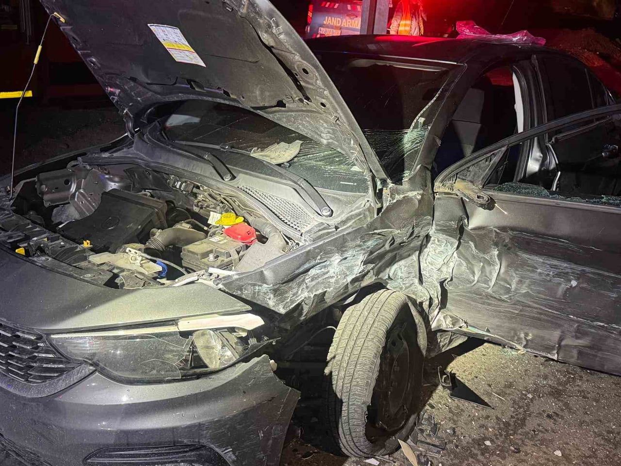 BATMAN GİRİŞİNDE SÜRÜCÜSÜNÜN DİREKSİYON HAKİMİYETİNİ KAYBETMESİ SONUCU KONTROLDEN ÇIKAN OTOMOBİL...
