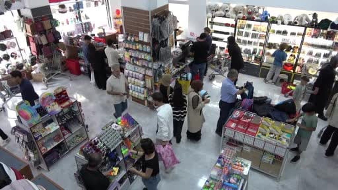 Van’da okul alışverişi hızlandı: Kırtasiyelerde bazı ürünler tükendi