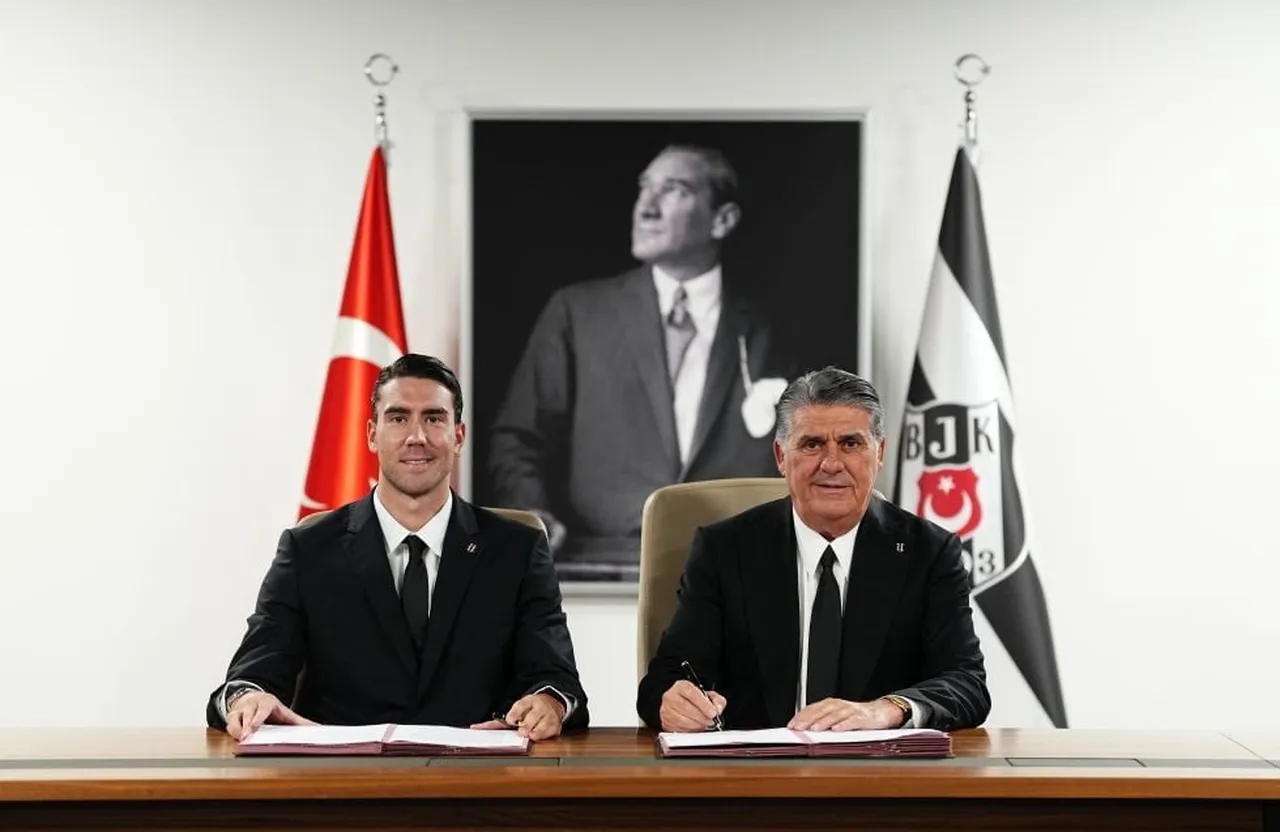 BEŞİKTAŞ, SIRP FORVET DUSAN VLAHOVİC İLE 3 YILLIK SÖZLEŞME İMZALANDIĞINI KAMUYU AYDINLATMA...