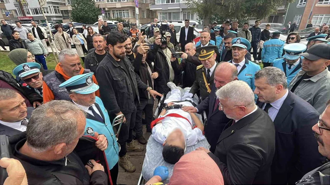 VALİ ALİ ÇALGAN VE BELEDİYE BAŞKANI AŞGIN, ÇOCUKLA YAKINDAN İLGİLENEREK, ‘GEÇMİŞ OLSUN'...