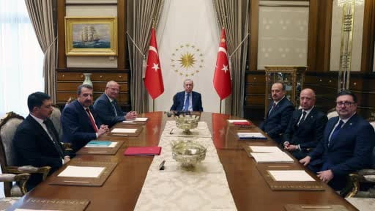 Cumhurbaşkanı Erdoğan, Vali Yakup Canbolat ve beraberindeki heyeti kabul etti