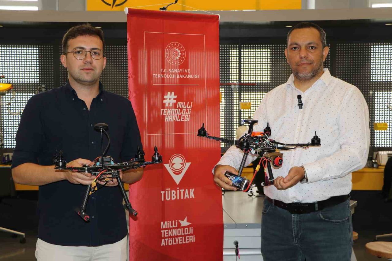 PROJE YÜRÜTÜCÜSÜ DOÇ. DR. FERHAT ATASOY (SAĞDA), YAPTIĞI AÇIKLAMADA, ÇALIŞMANIN HAVA ARAÇLARININ...