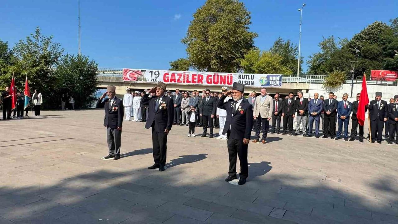 ZONGULDAK (İHA) - ZONGULDAK’IN ALAPLI İLÇESİNDE, 19 EYLÜL GAZİLER GÜNÜ DOLAYISIYLA TÖREN...