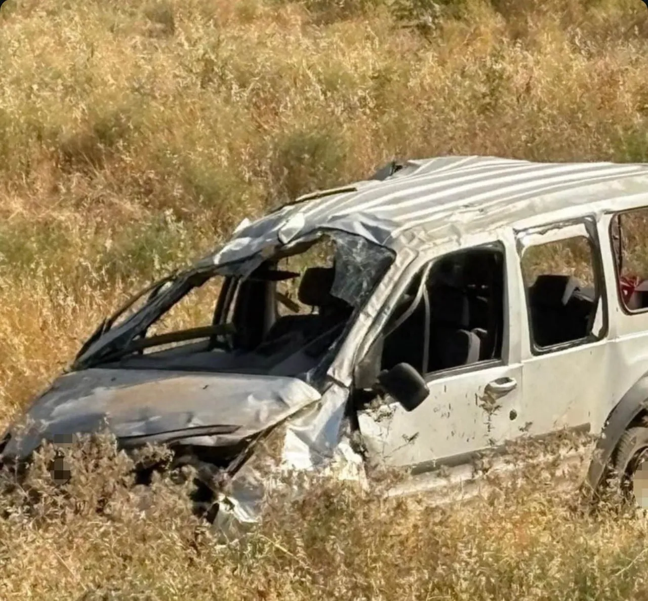SİİRT’TE HAFİF TİCARİ ARAÇ TAKLA ATTI SÜRÜCÜ YARALANDI