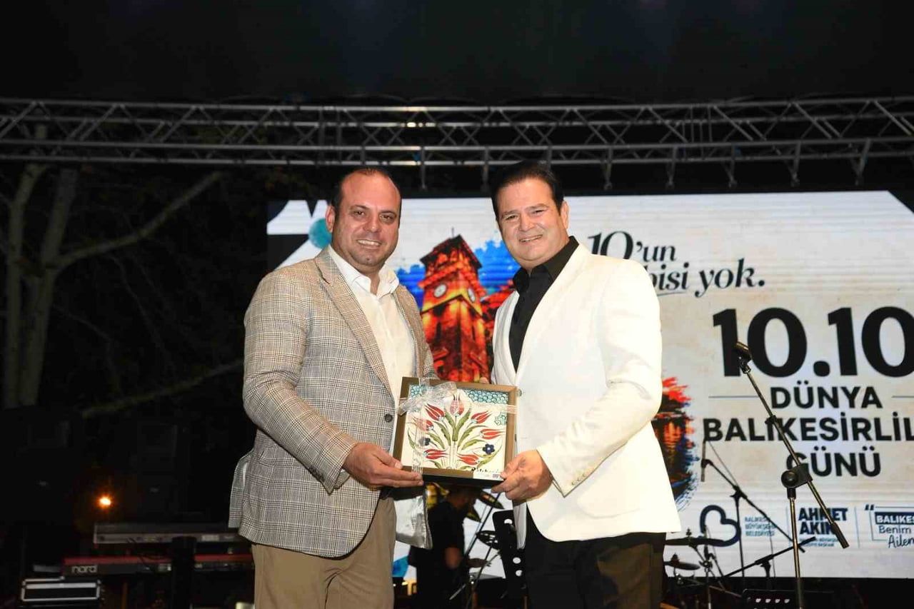DÜNYA BALIKESİRLİLER GÜNÜ COŞKUYLA KUTLANDI
