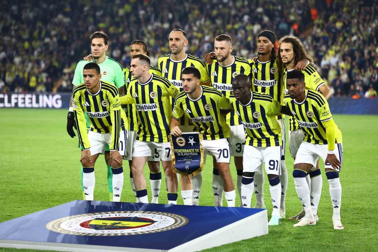 FENERBAHÇE TEKNİK DİREKTÖRÜ İSMAİL KARTAL, SON OYNADIKLARI ALANYASPOR MAÇI 11'İNE GÖRE SLAVİA PRAG...